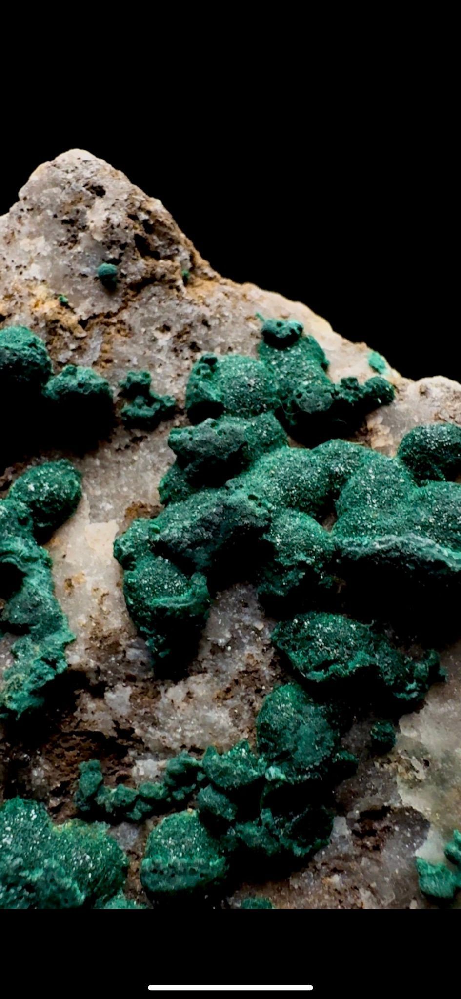 806- Malachite On Quartz