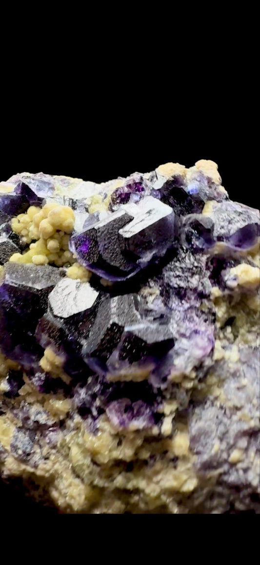 931- Fluorite with Mica