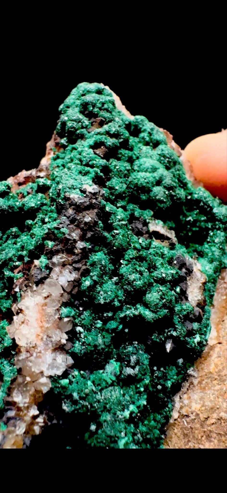 944- Malachite On Quartz