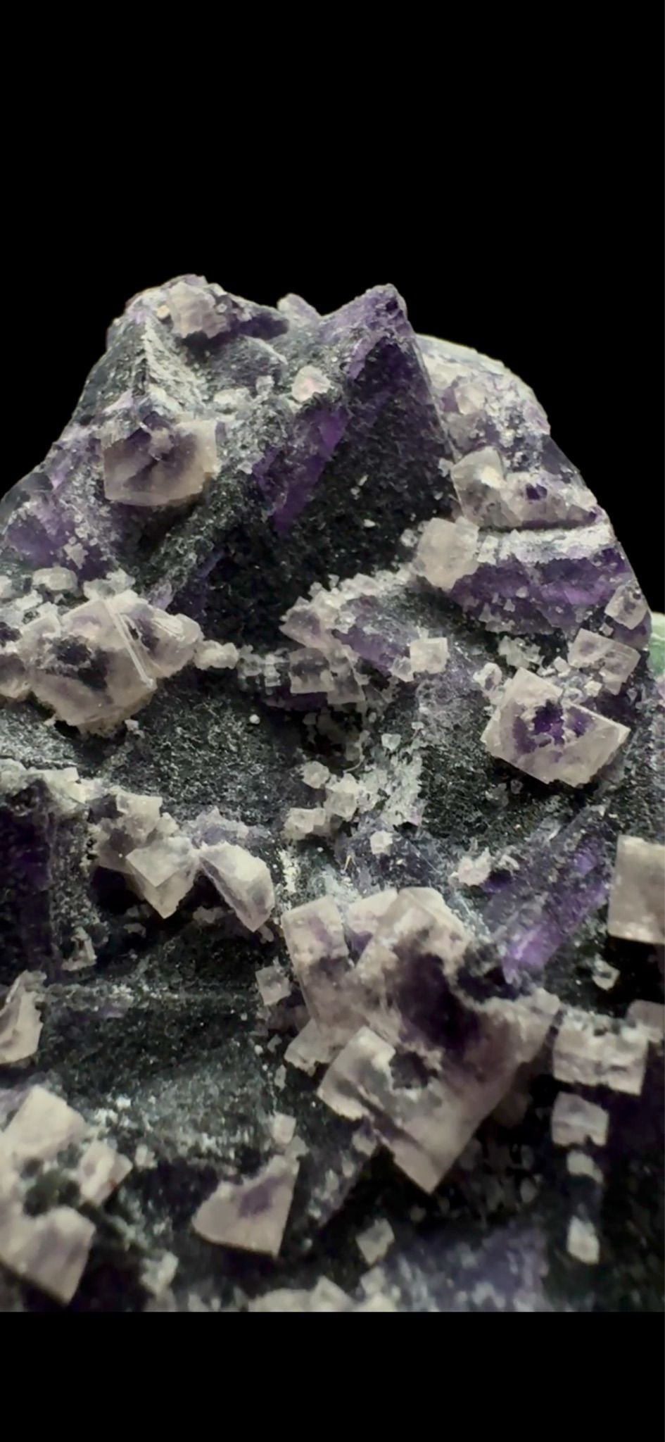 0547- Multigenerational Fluorite