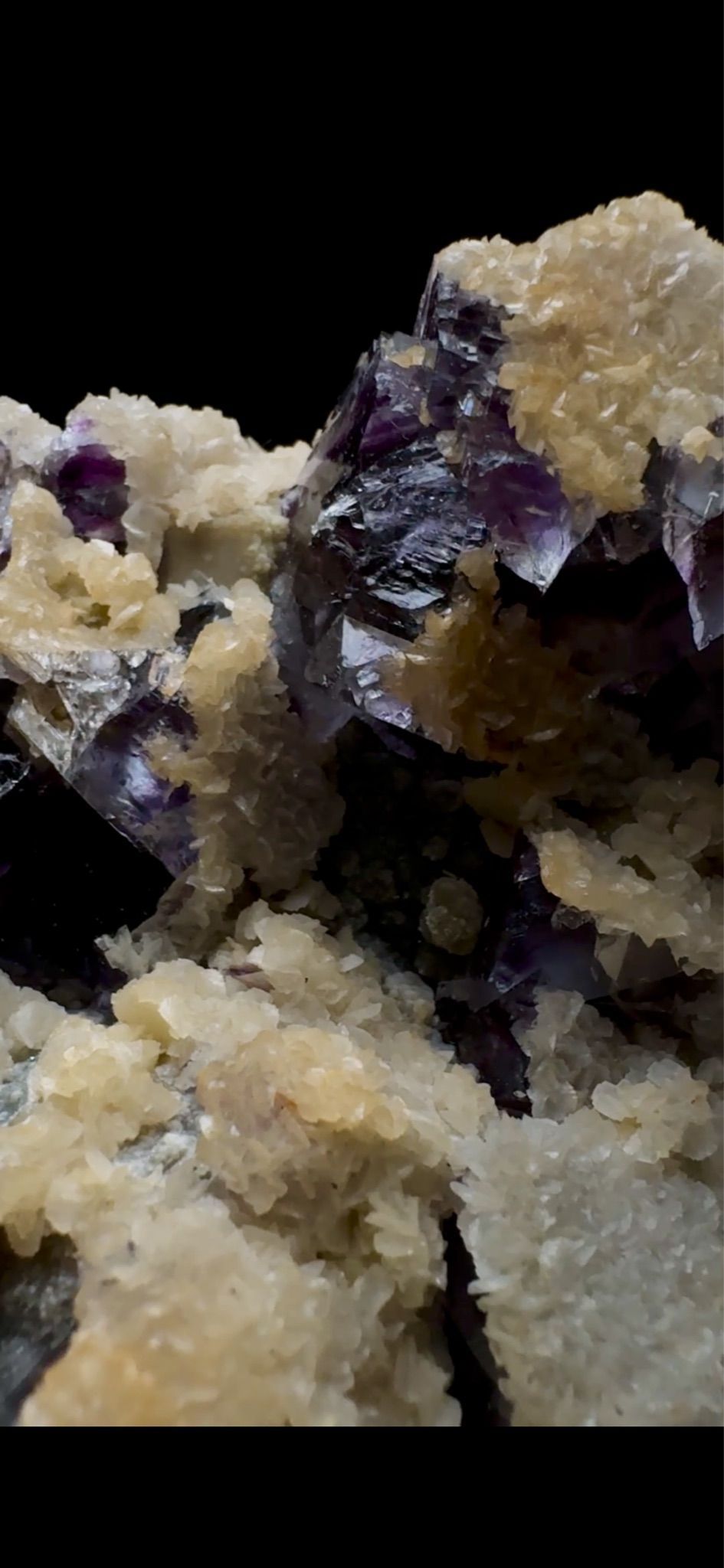 0534- Fluorite with Calcite