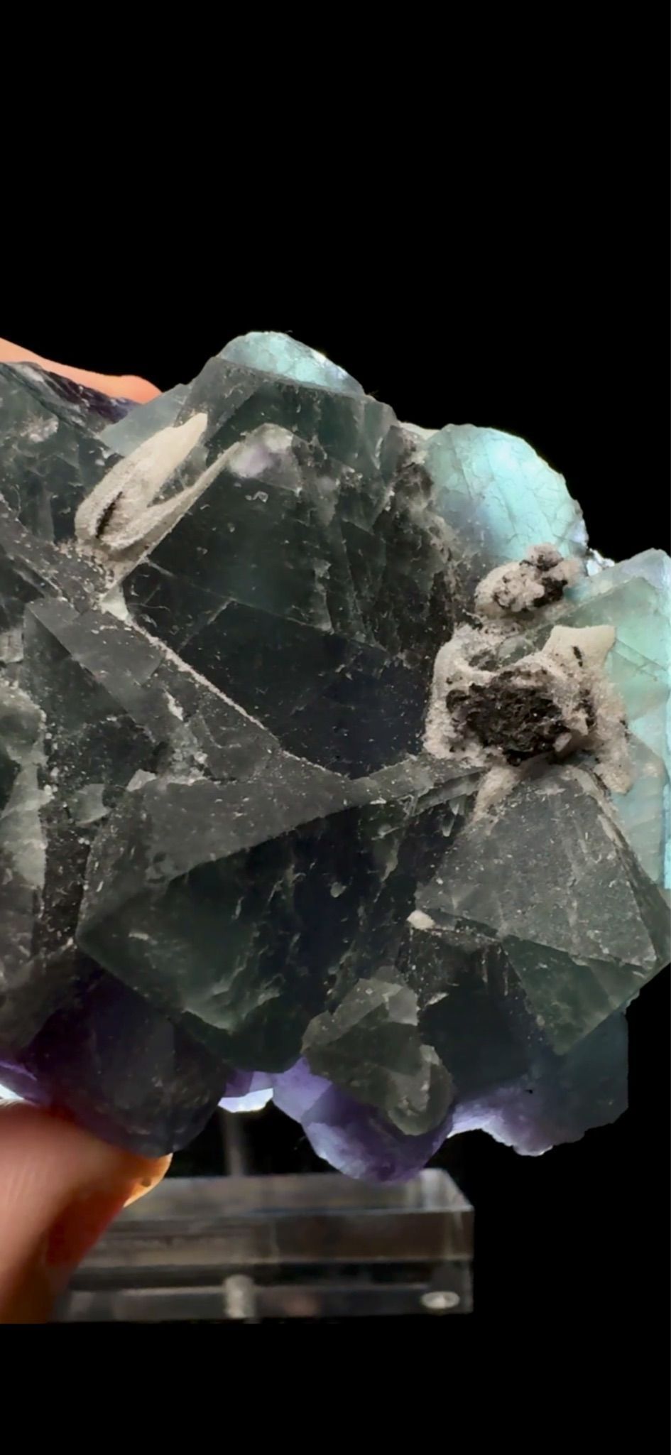 0634- Multigenerational Octahedral Fluorite