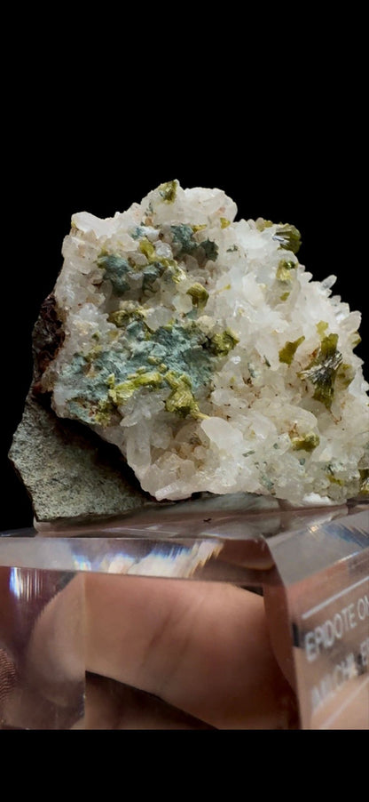 0512- Epidote on Quartz