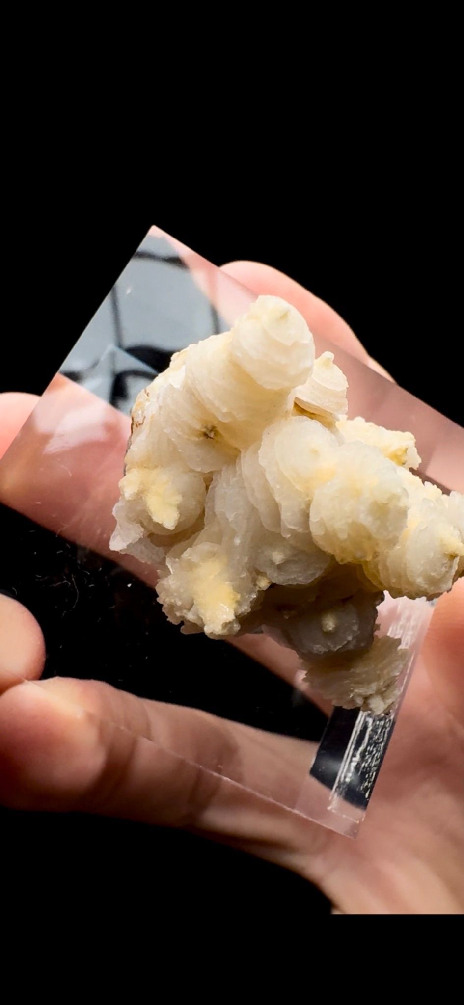 094- Calcite on Quartz