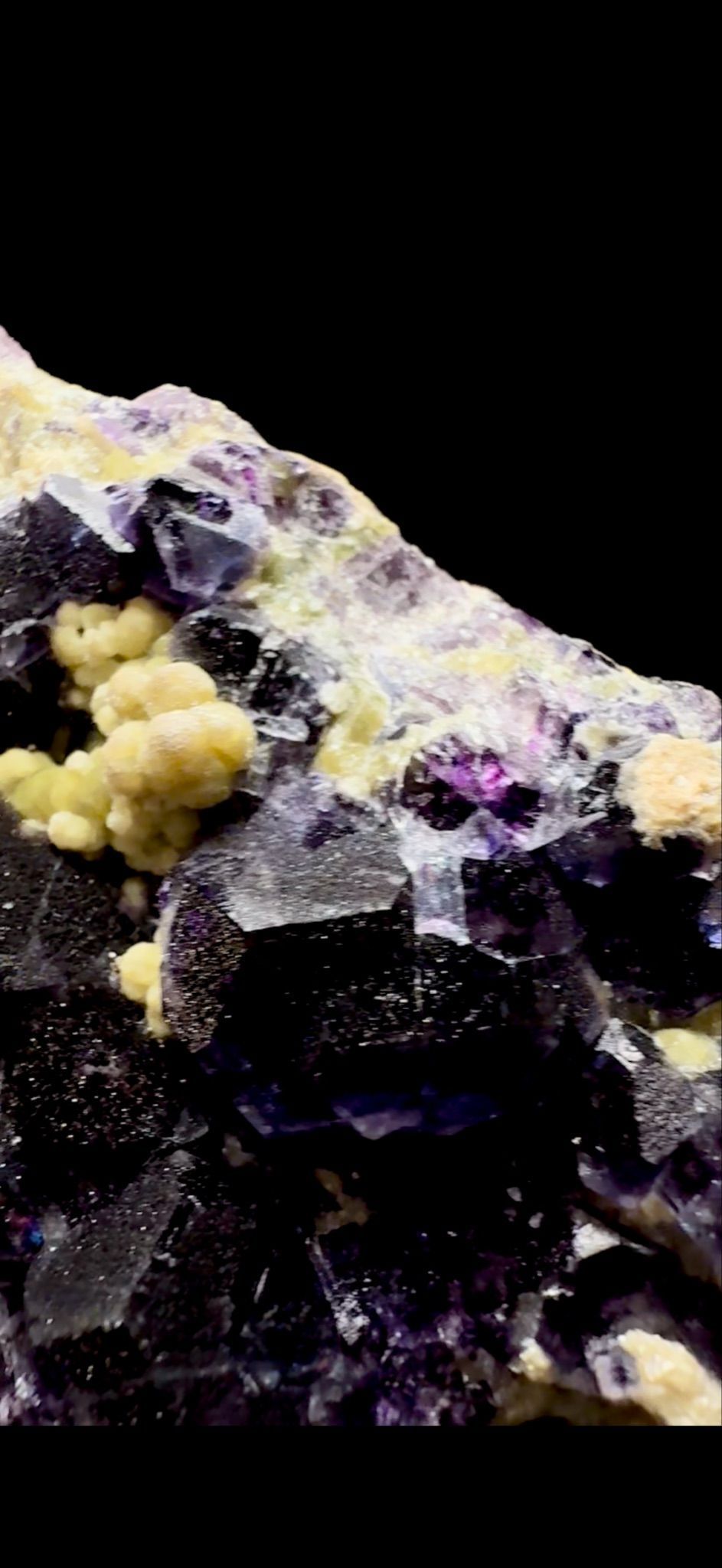 931- Fluorite with Mica