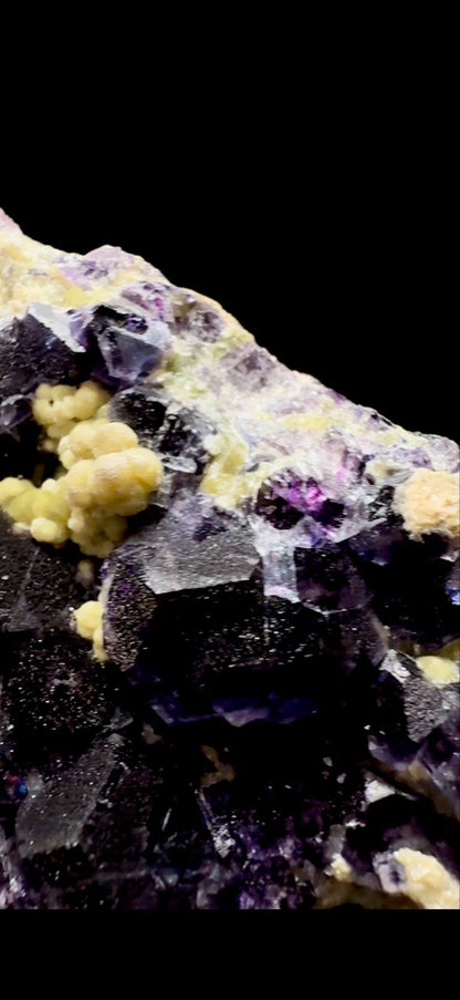 931- Fluorite with Mica