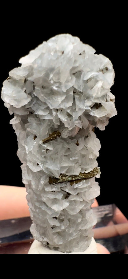 044- Calcite on Quartz