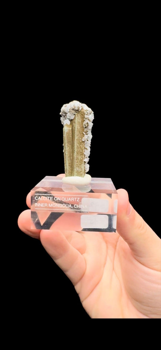 044- Calcite on Quartz