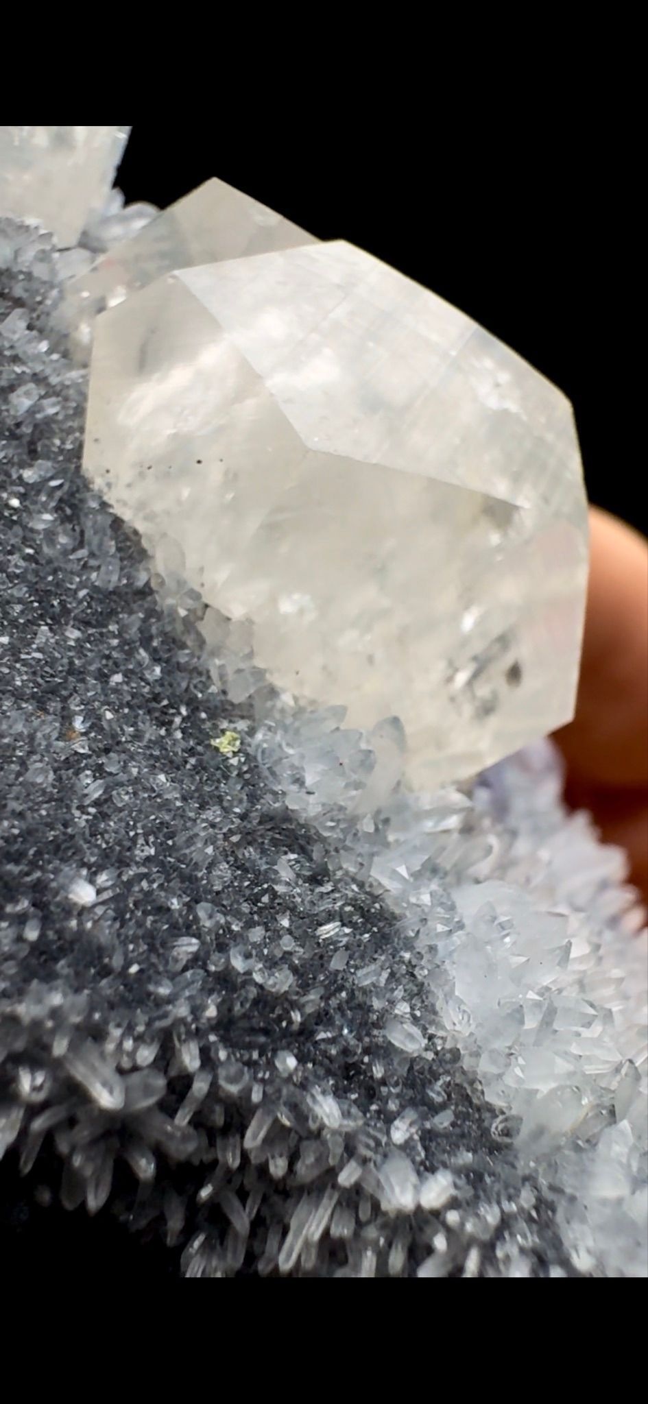 572- Fluorite, Calcite and Quartz