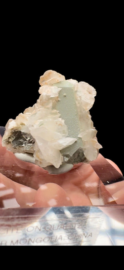 095- Calcite on Quartz