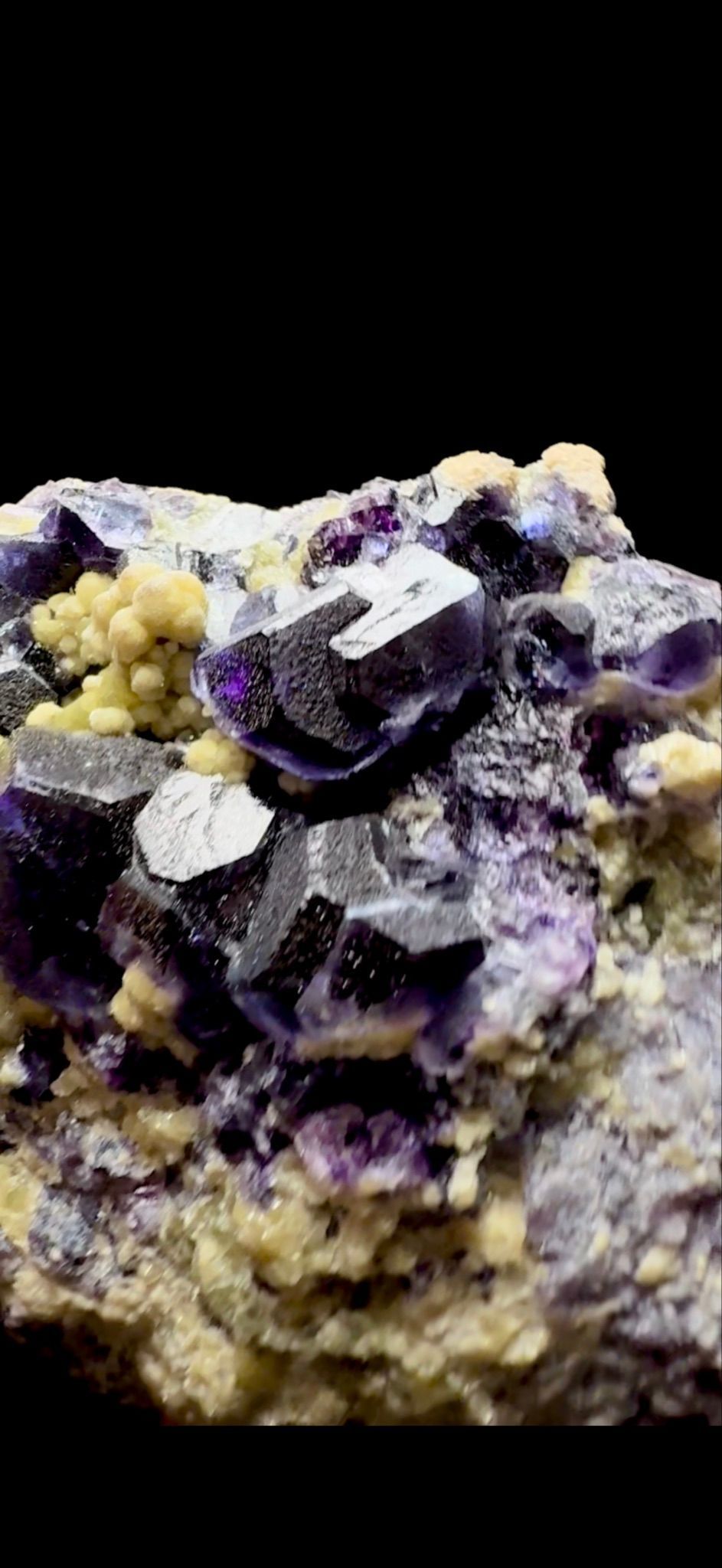 931- Fluorite with Mica