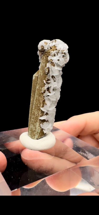 044- Calcite on Quartz