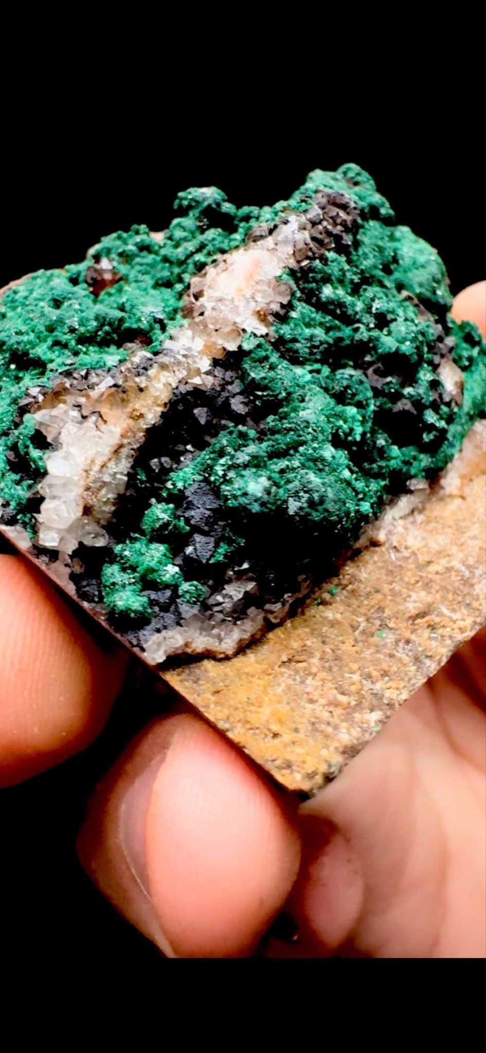 944- Malachite On Quartz